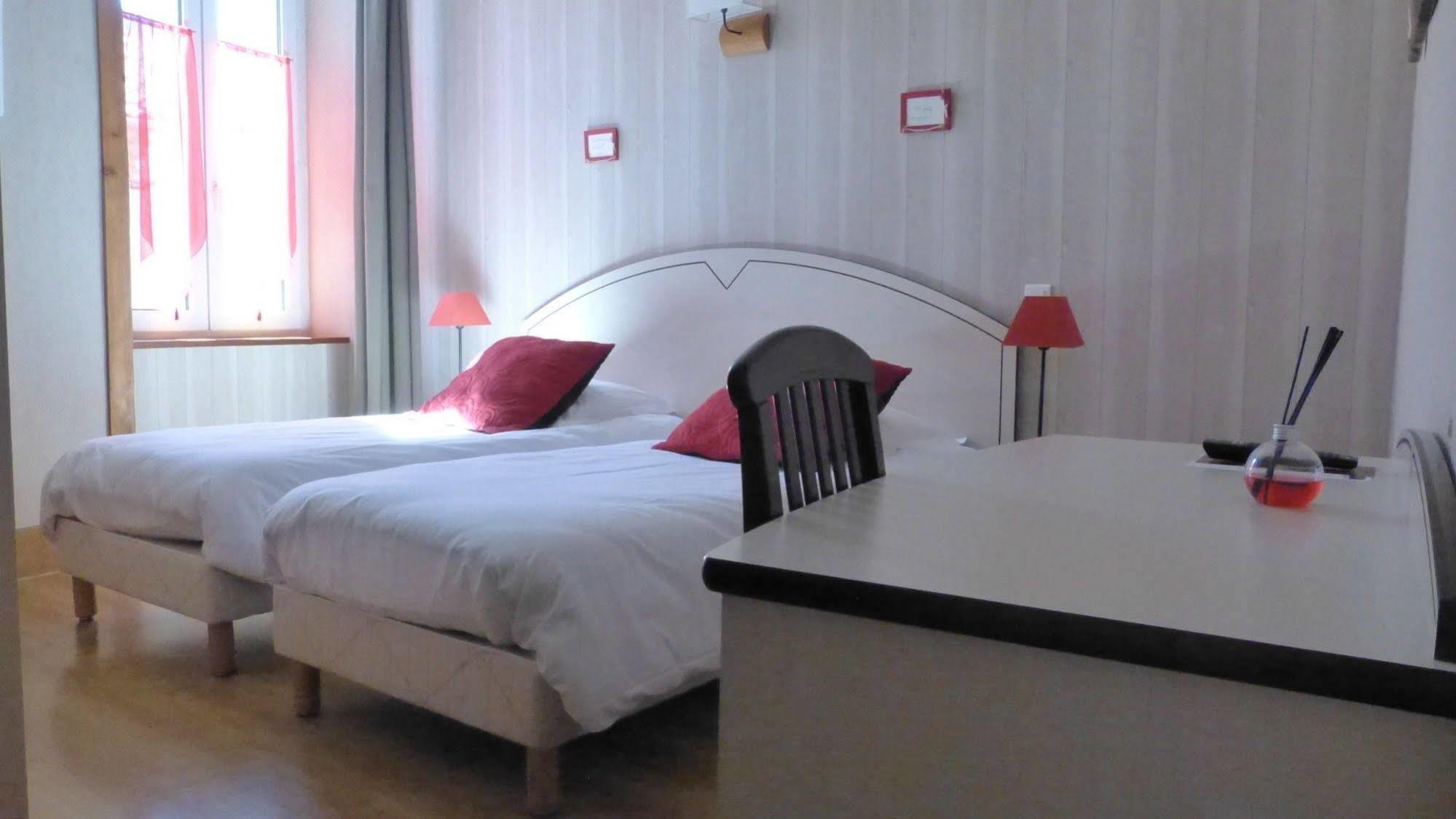 די Hotel Des Alpes מראה חיצוני תמונה